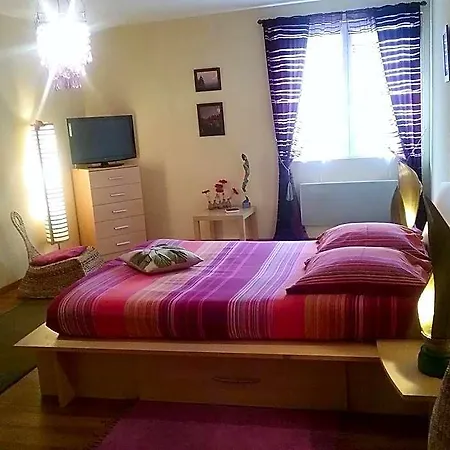 Bed & Breakfast Les De La Nied 3*