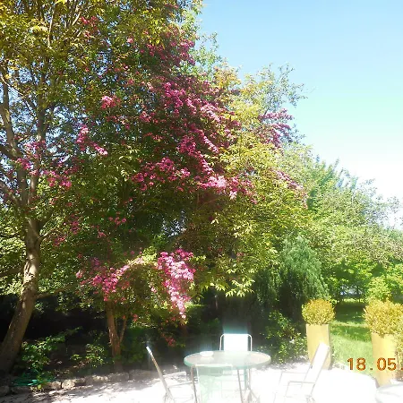 Bed & Breakfast Les De La Nied 3*